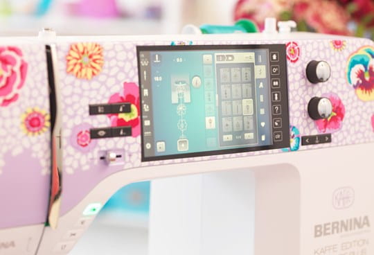 BERNINA 770 QE PLUS Kaffe Edition - Color your world - BERNINA